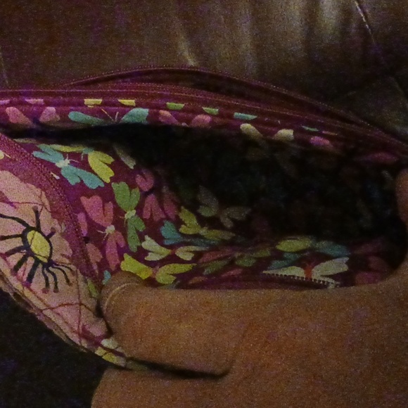 GREAT CONDITION VERA BRADLEY PURPLE FLORAL CROSSBODY BAG W/4 ZIPPER POCKETS - Picture 5 of 11